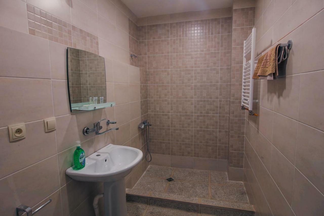 Luca Lili Hotel Сигнахи Екстериор снимка
