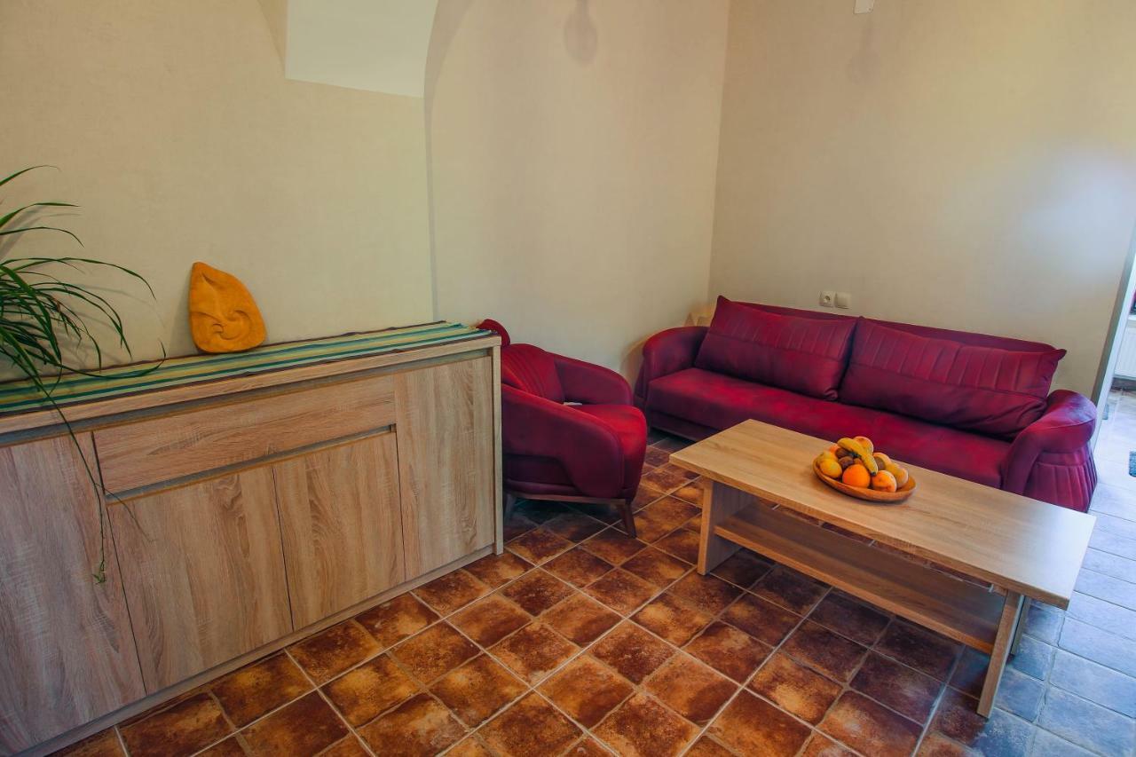 Luca Lili Hotel Сигнахи Екстериор снимка